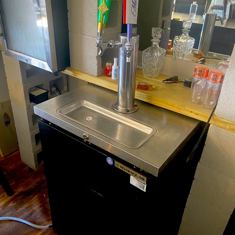 Double tap beer keg cooler
